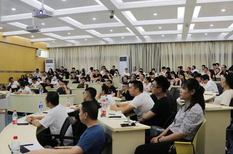 南鴻裝飾7月全體設(shè)計(jì)師會(huì)議精彩概覽